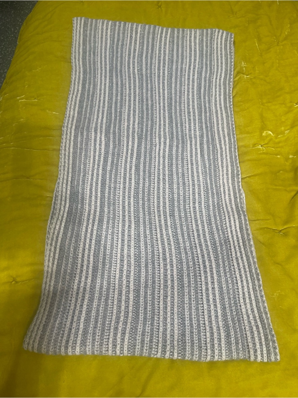 Banana Republic Gray and White Ribbed Knit Scarf
